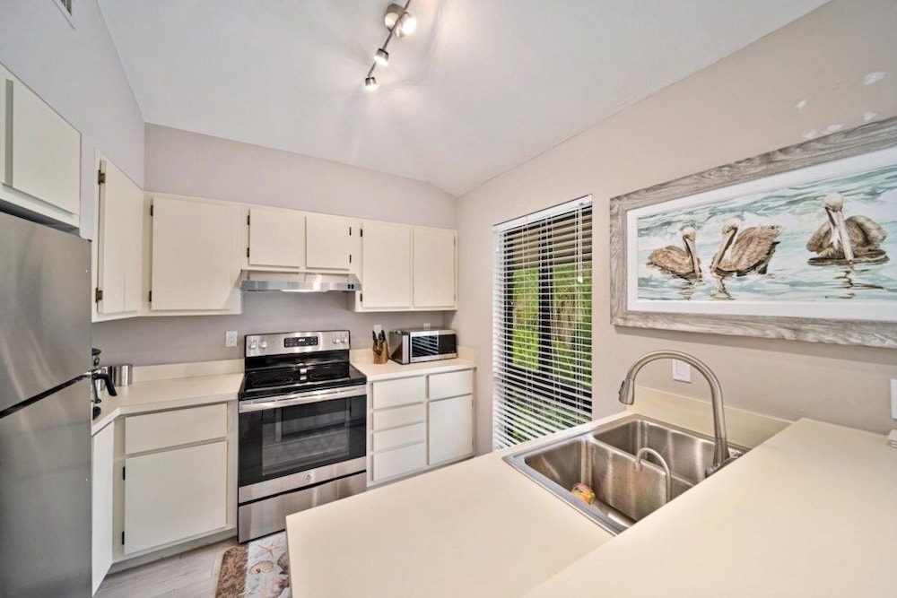 Wine Down 7 Bedroom Home by RedAwning