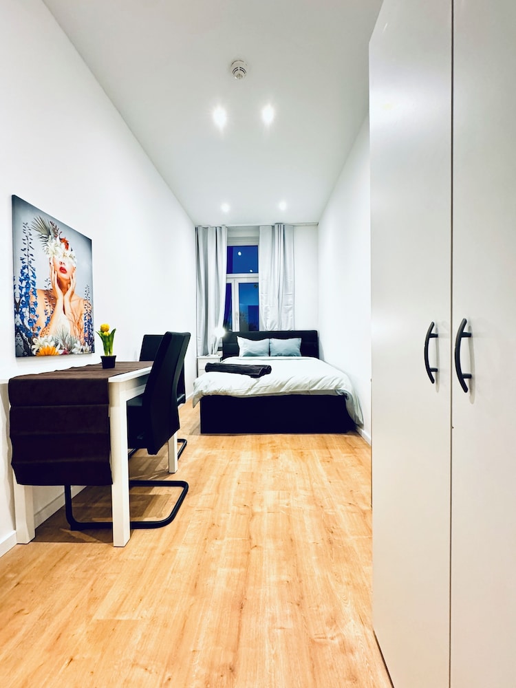 Lovely 4BR Apt Near Kaufpark Alterlaa