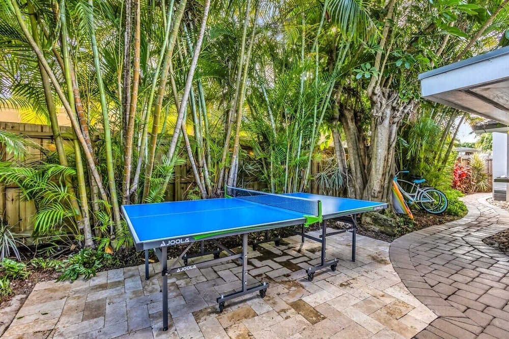 New Waterfront Oasis, Minutes to Beach, Eats, Shops
