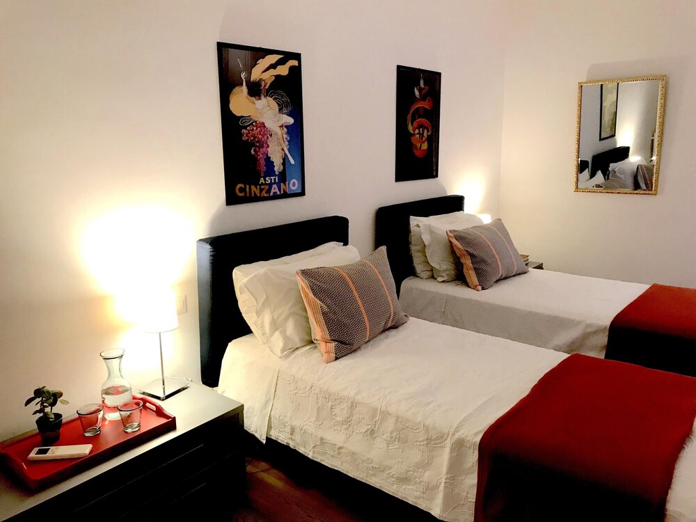 In Rome at Spanish Steps Classy Apartment With Modern Design in an Historic Palazzo