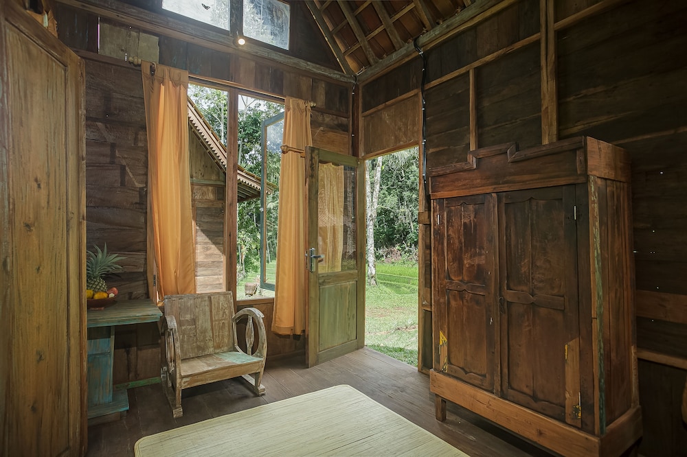 Tepi Sawah Lodge