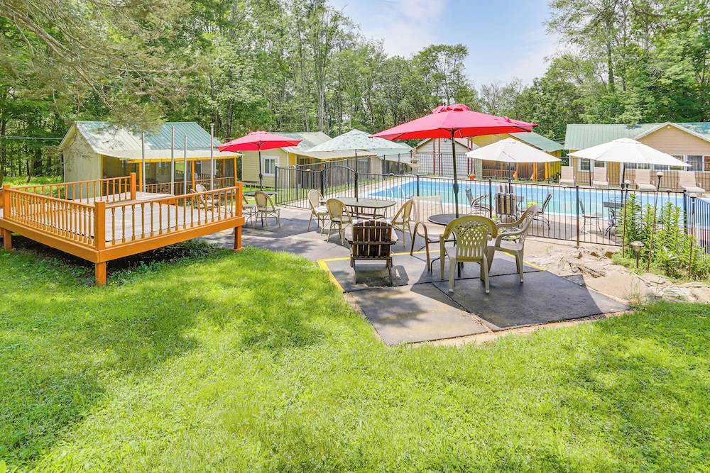 Communal Pool & Playground: Mongaup Valley Cabin!