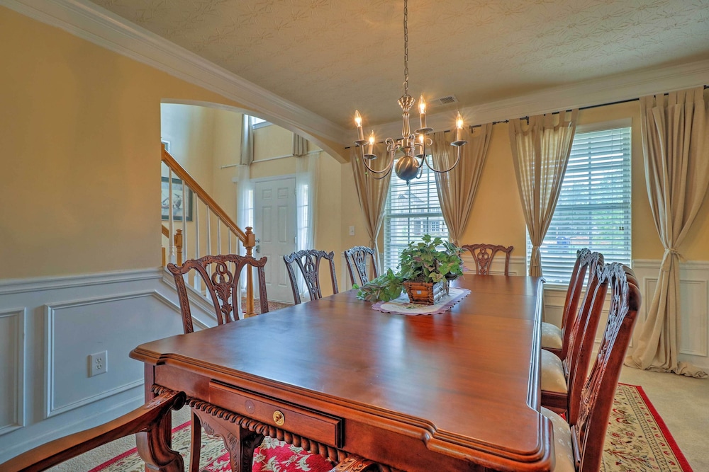 Suburban Atlanta Vacation Home - 20 Mi to Downtown