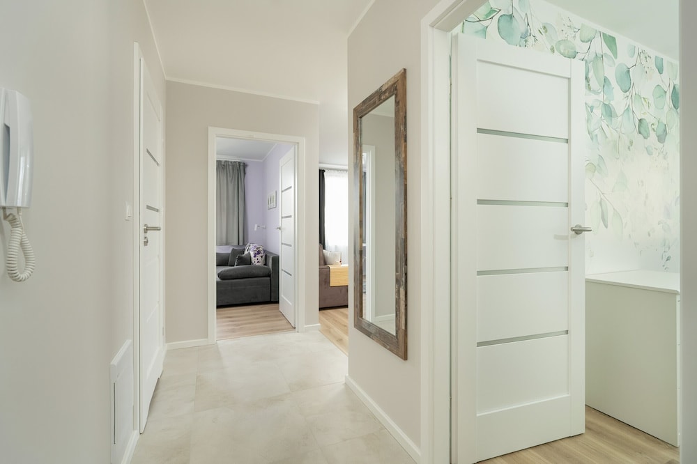 Apartment for 6 in Poznan by Renters view 4