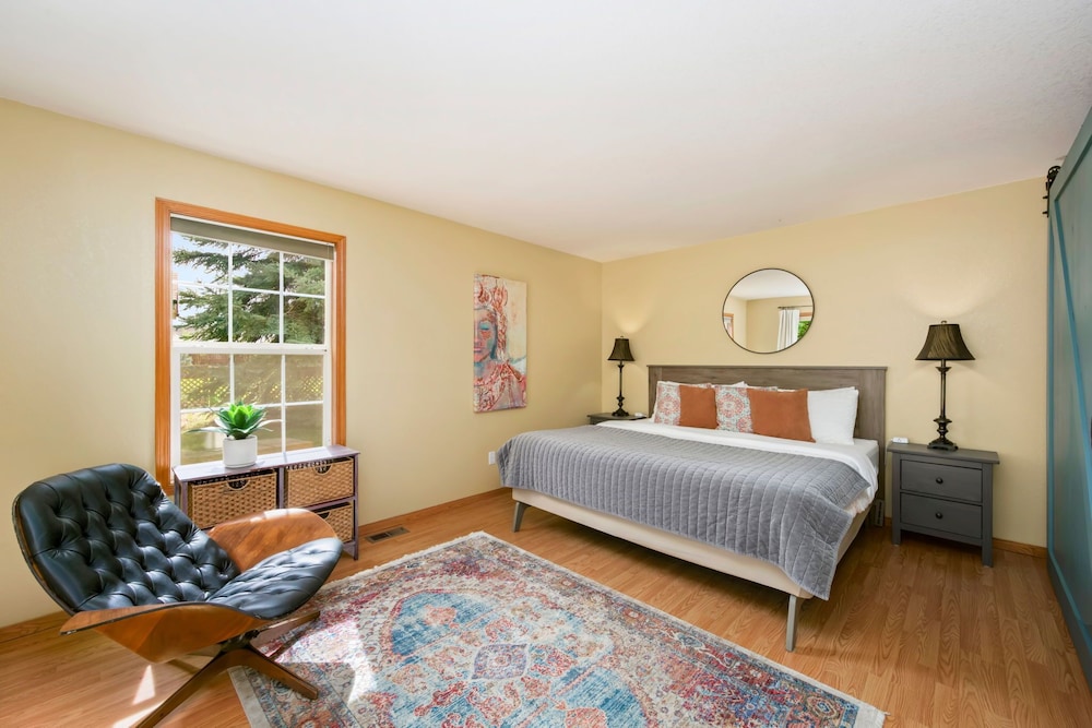 Shady Grove 4 King Beds, Dog Run & Outdoor Fun