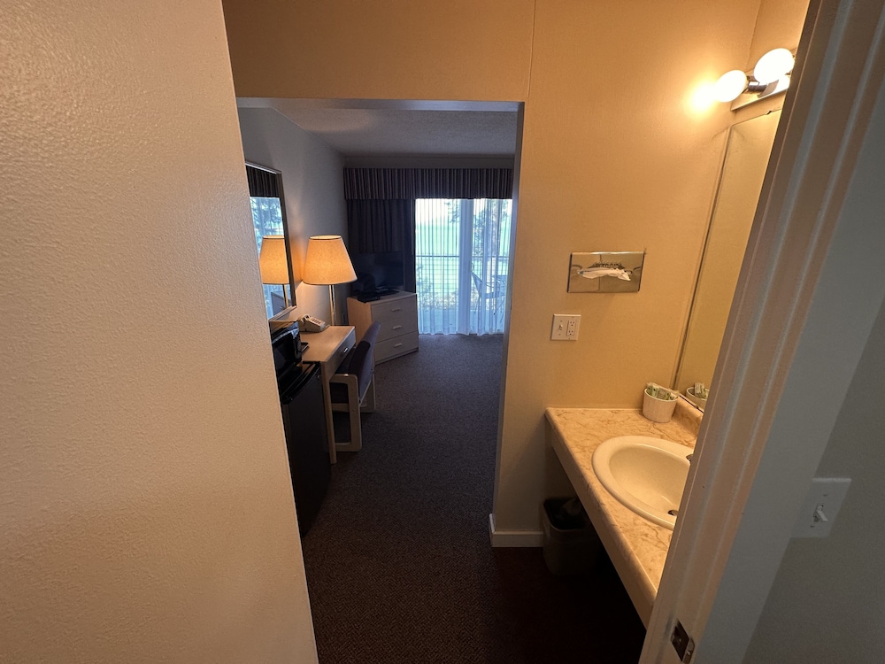 Astoria Crest Motel