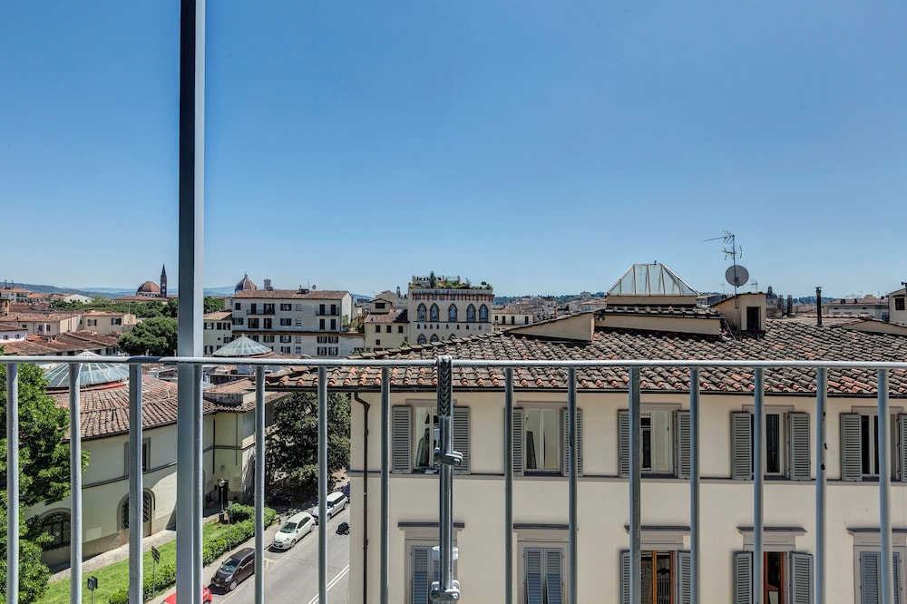Palestro Apartment by Mamo Florence