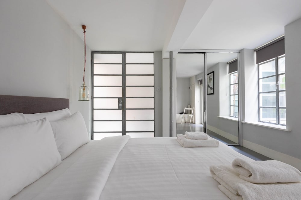 Stylish 2 Bedroom Converted Victorian Storefront