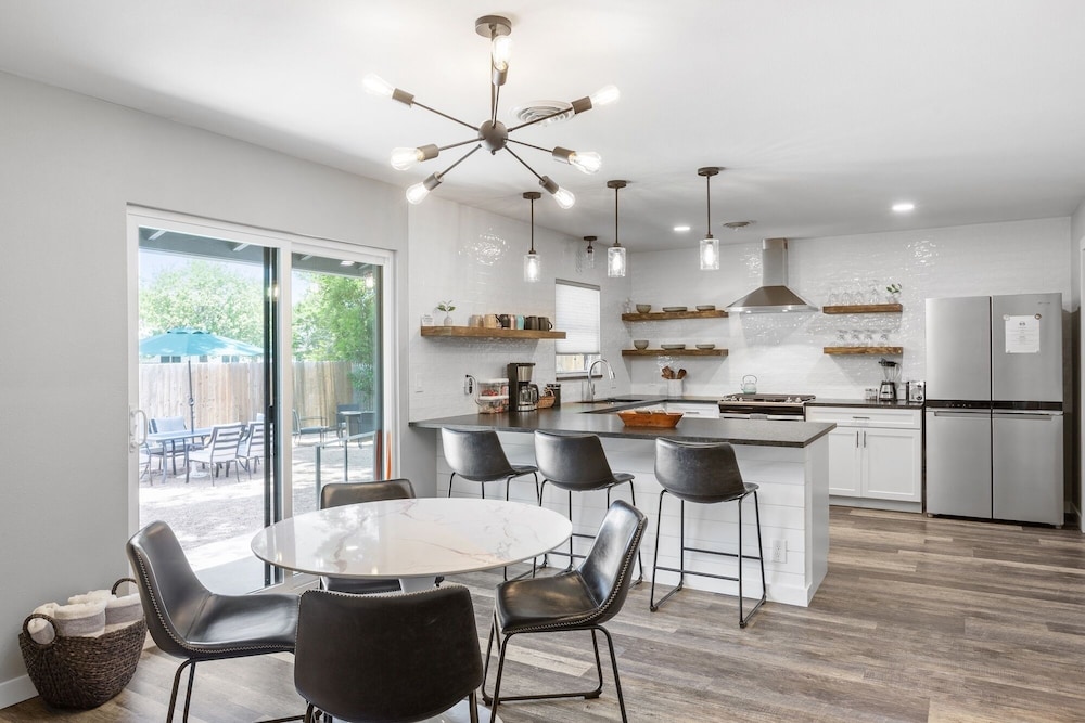 Zander Haus 3 Bedroom Home by RedAwning