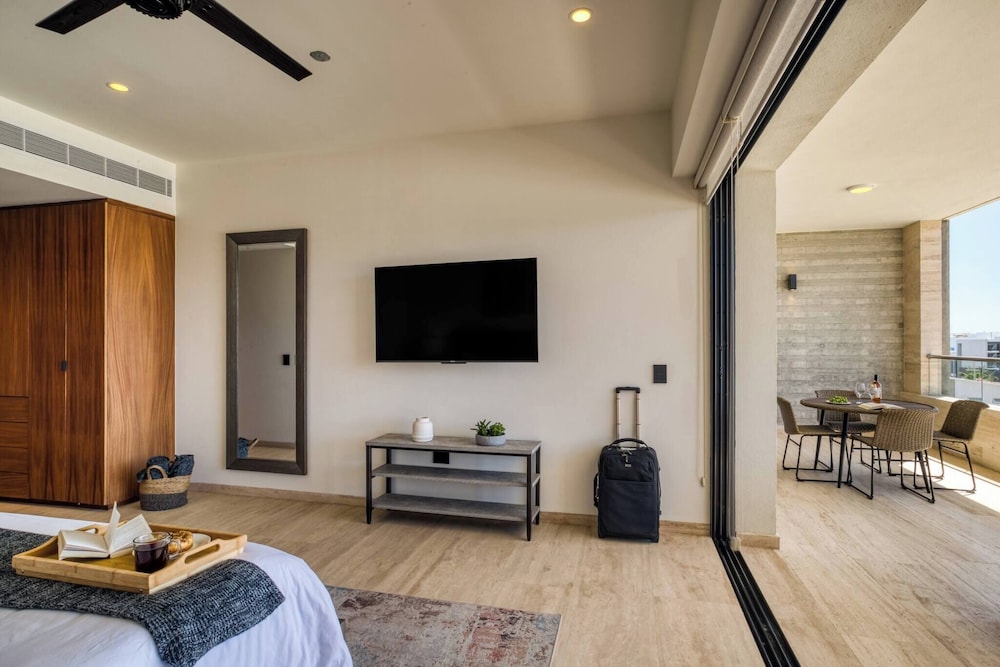 Group Apt #13 #16, no View, 3br, 12 pax