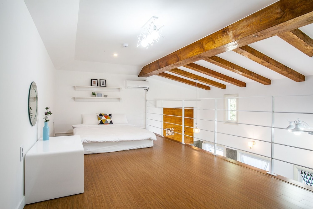 Hill & Falls House