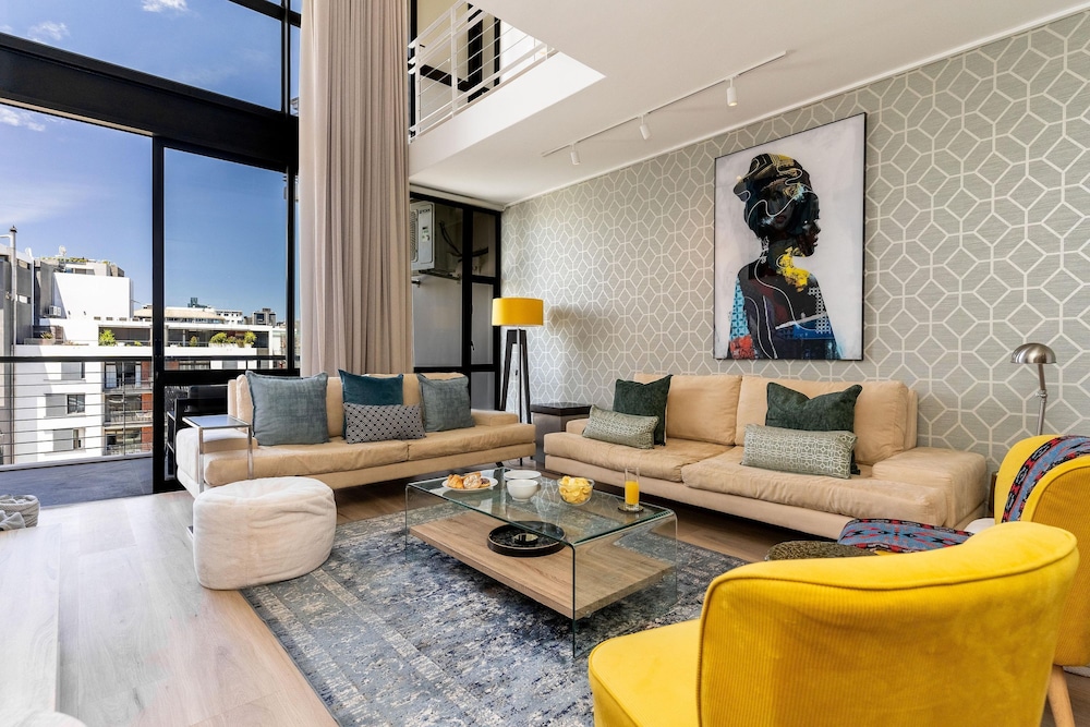 Urban Palette - Modern Artistic Green Point Apt