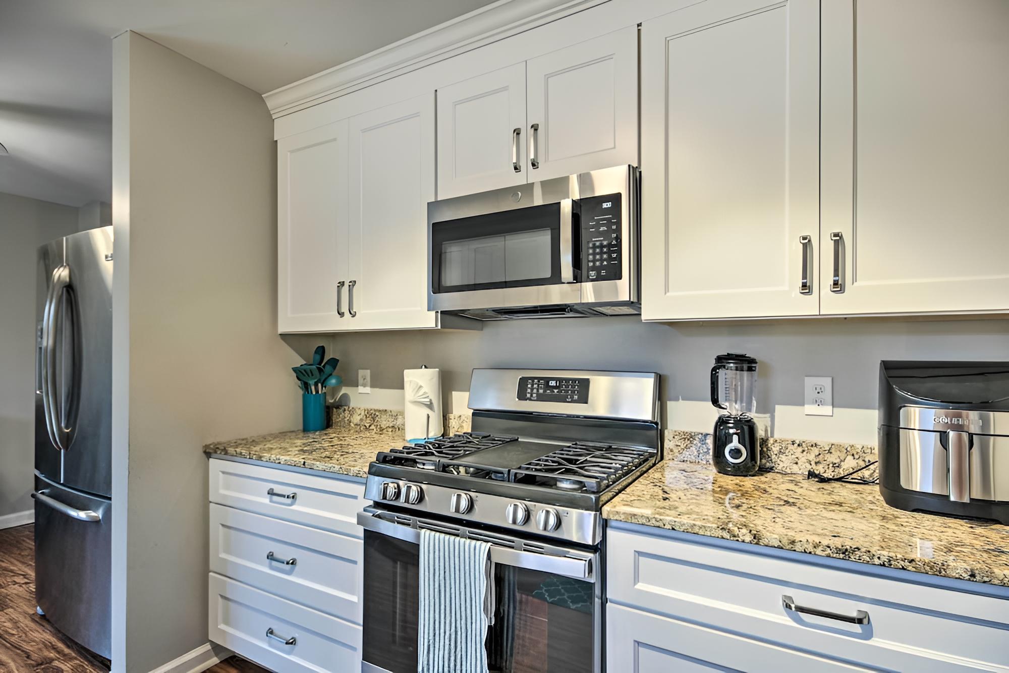 Centrally Located Martinez Home w/ Backyard! view 3