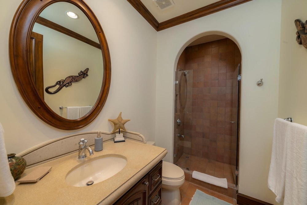 Montebello 2E 3bdrm 3bath Ocean View