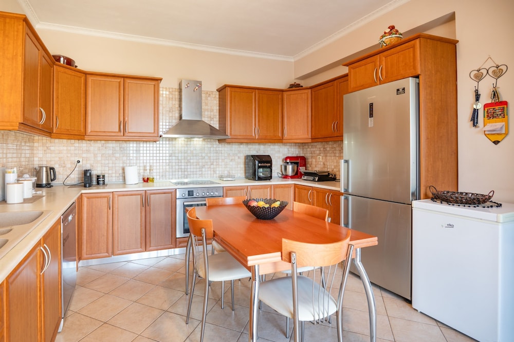 Villa Tzintzola in Kato Garouna