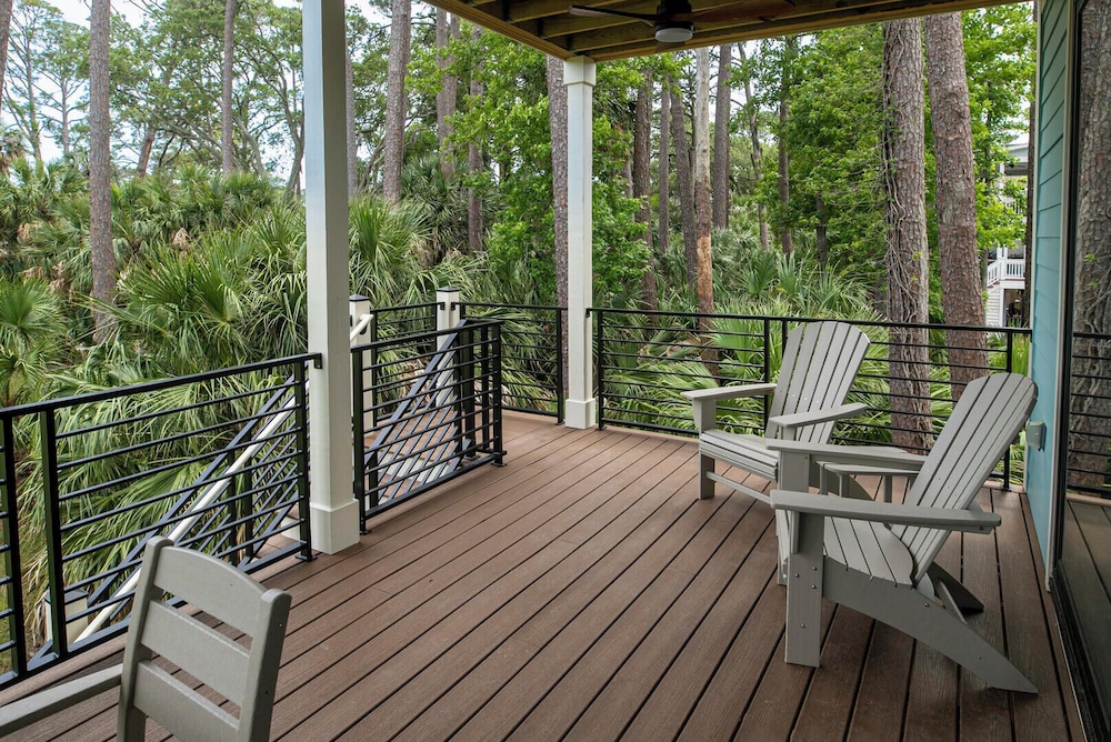 Experience Modern Coastal Living in This Beautifully Designed 4-bed, 4-bath Home