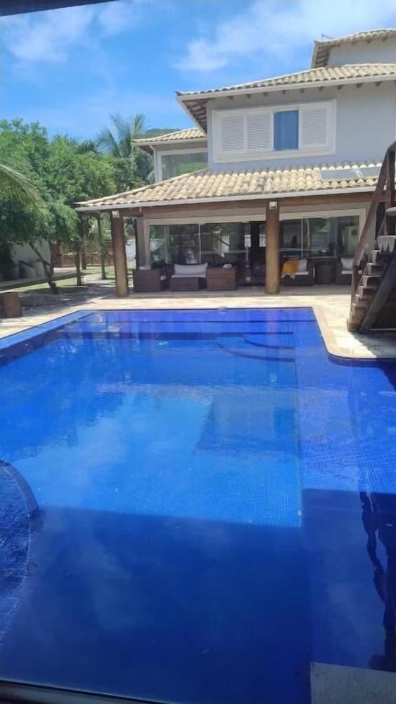 Jolly Praia de Tucuns e Hospedagem