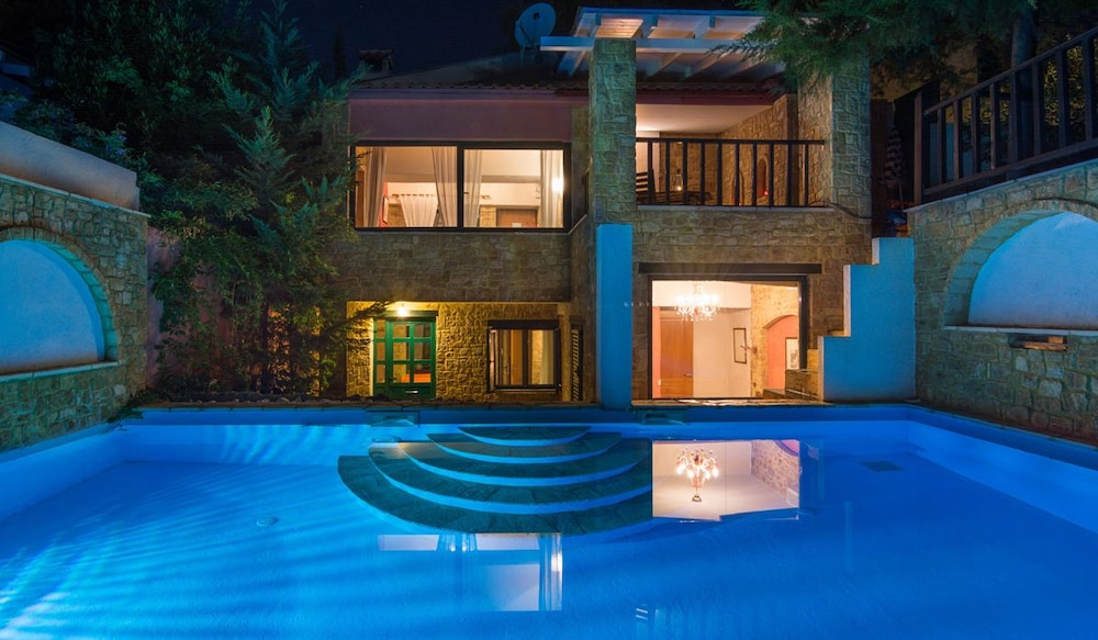 Maria Elena Villas