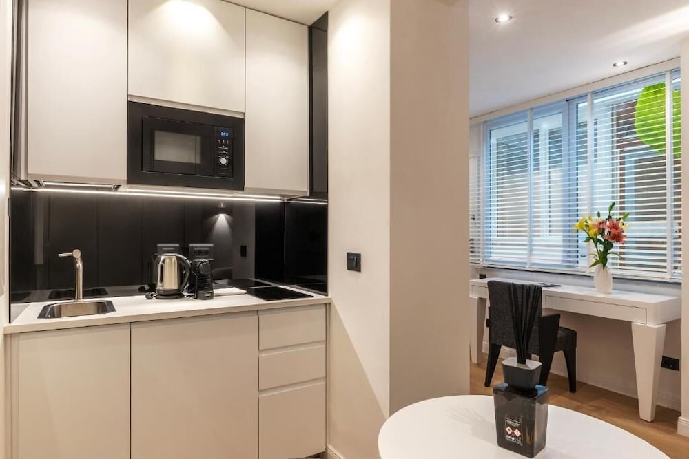 JOIVY Elegant Suites Near Villa Borghese