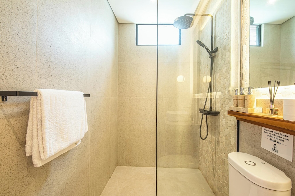 Chic 4-br Villa in Central Seminyak, Beach 5 Mins