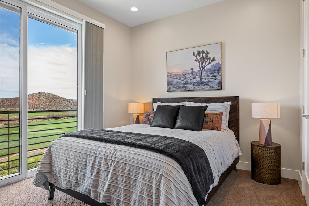 A Hole In One 15 Bedroom Home