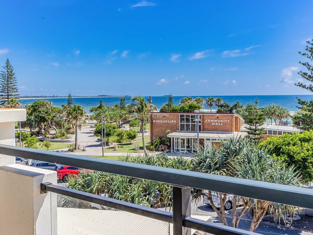 Luxe Oceanfront Haven with a Rooftop Spa