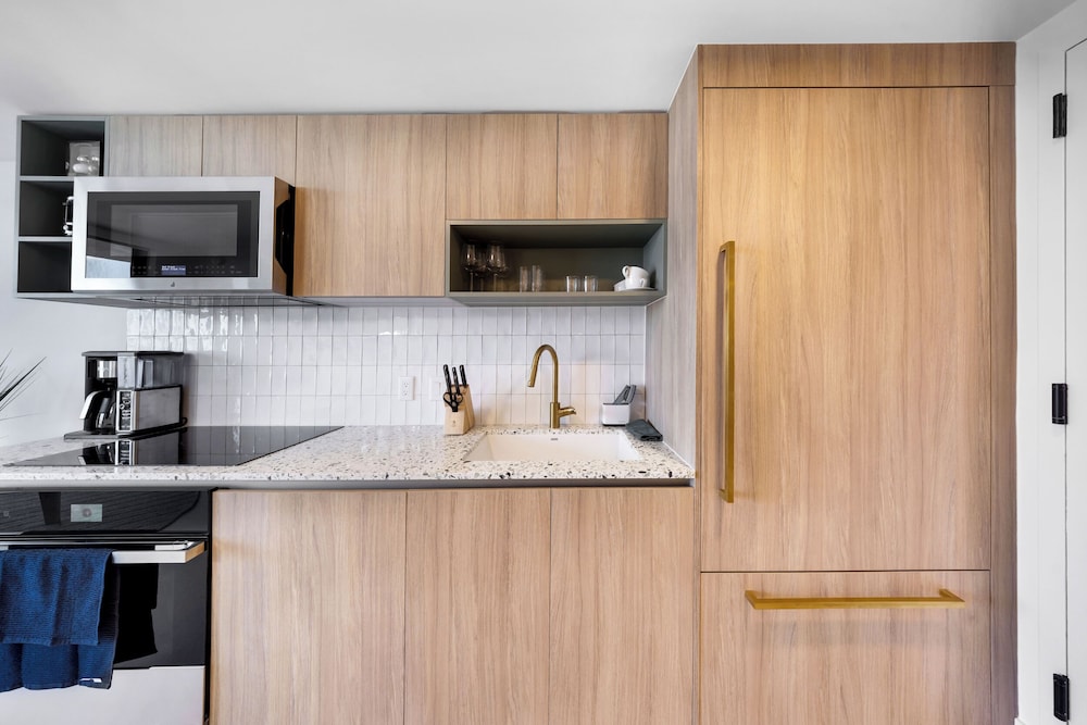 DTW Miami Luxury 1BR with Urban Views
