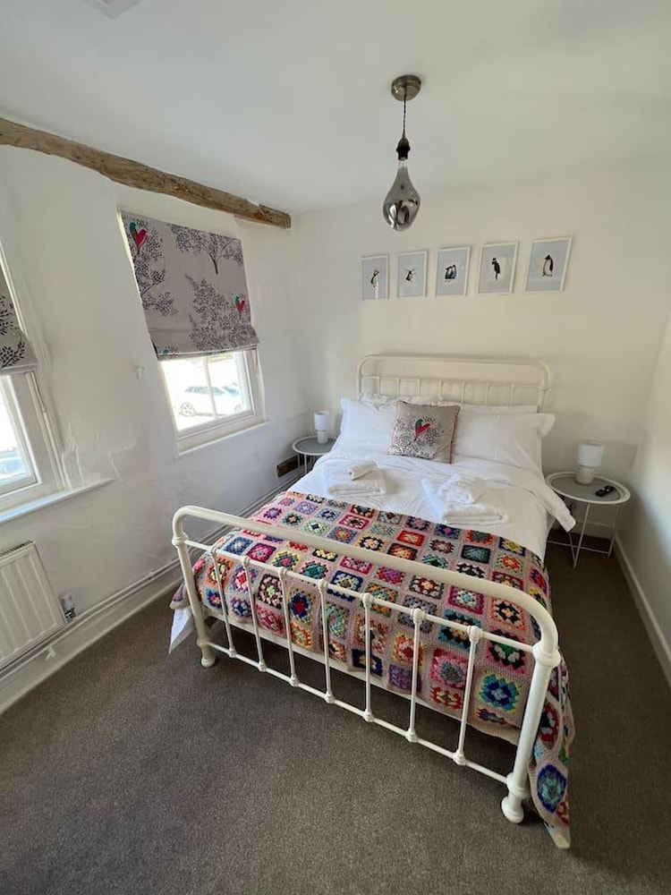 2 Bed Grade 2 - Dates Back to 1500's view 3