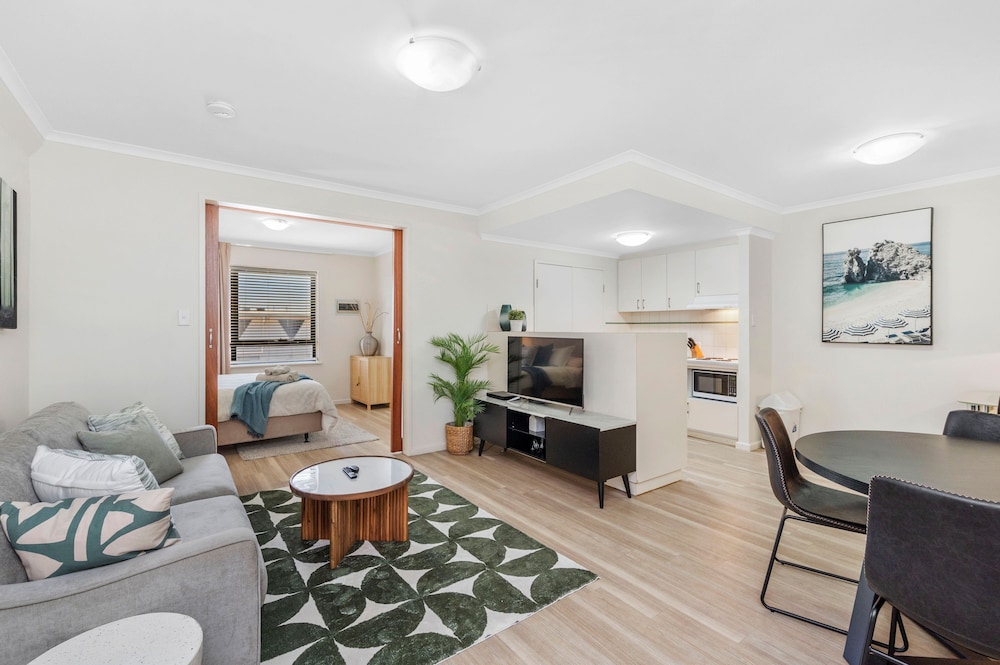 Spacious 1bdr Fast Wi-fi Near RAC Arena