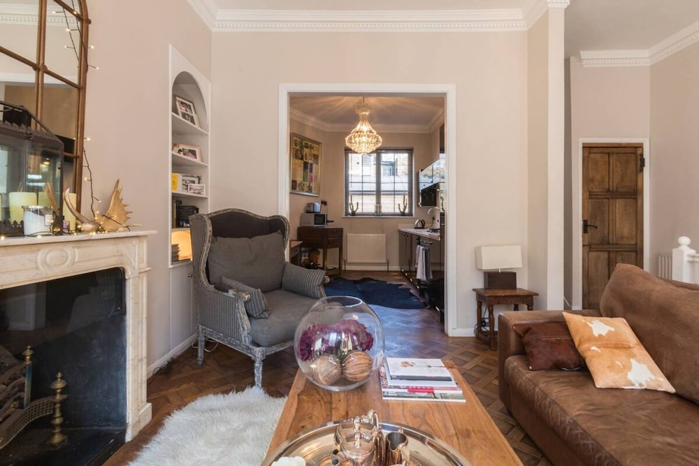 Stylish 1-bed With a Roof Terrace