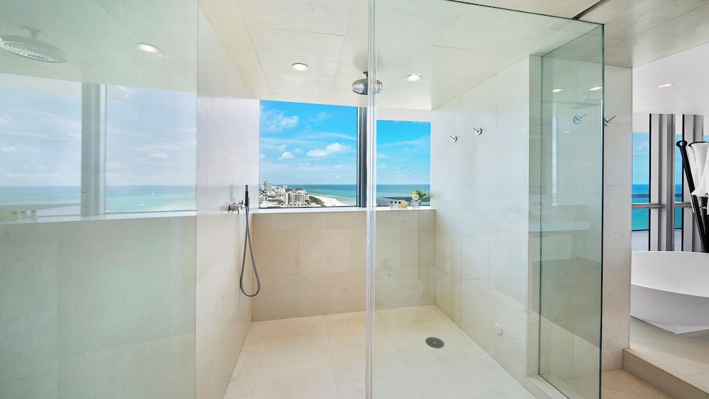 Luxury Vacation Rentals at The Setai by LRMB