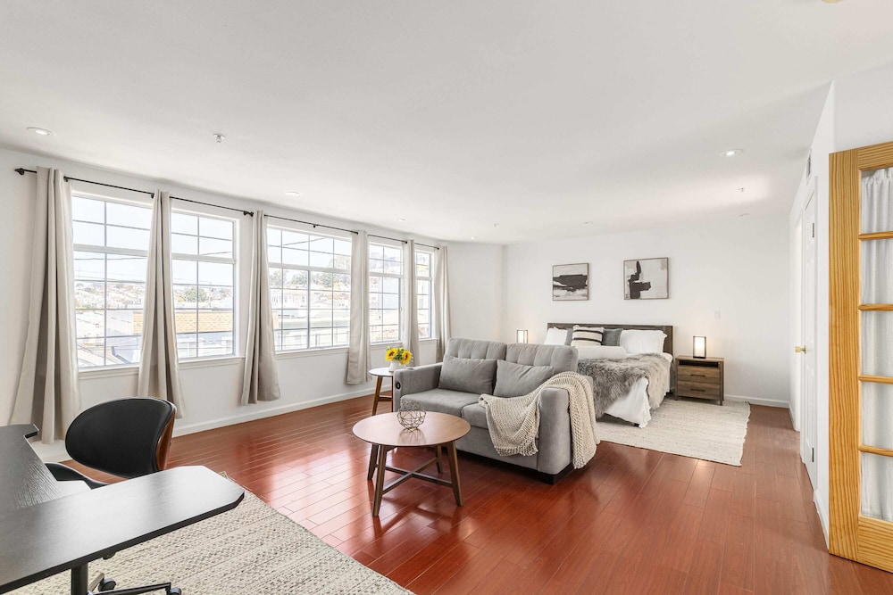 @ Marbella Lane - Vibrant 5BR Home in Daly City