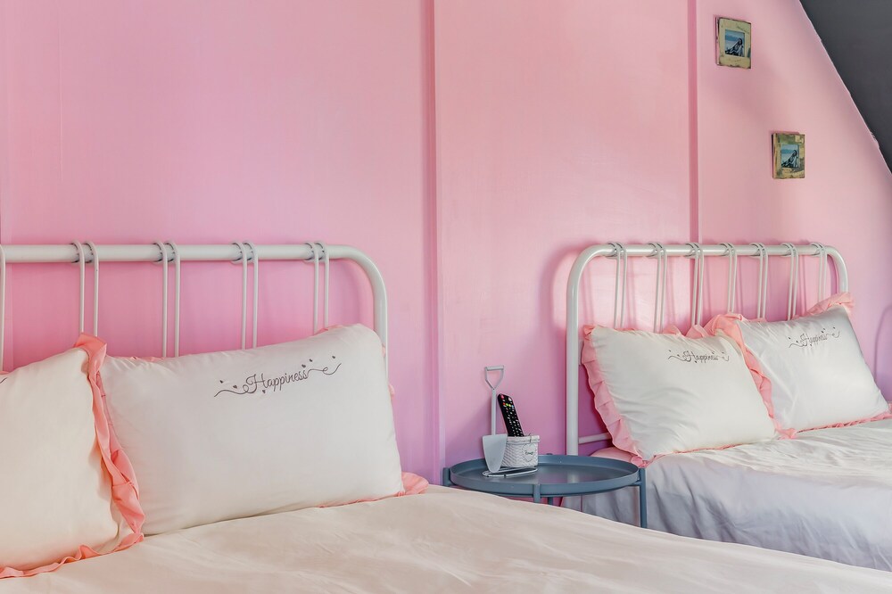 Happiness Pink B&B