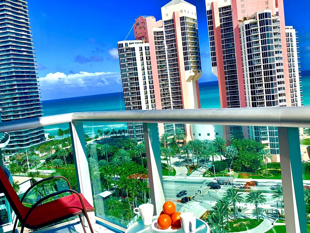 Sunny Miami Vacation view 3
