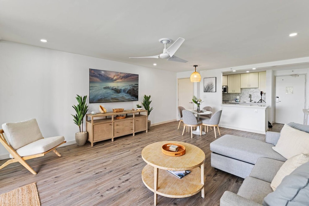 Ocean Views Luxury Amenities Beachfront Retreat