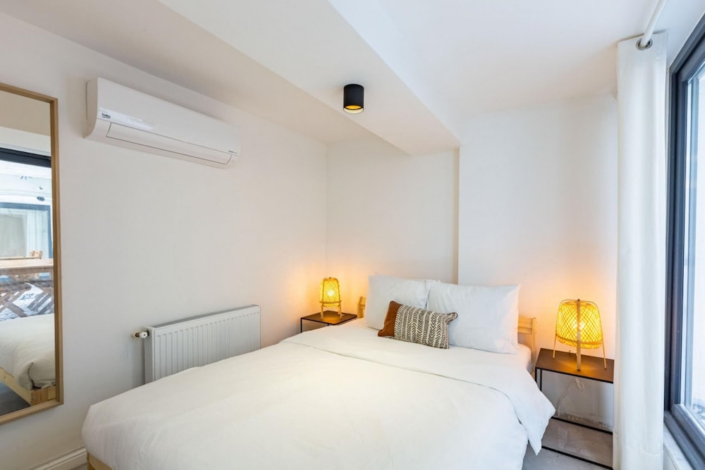 Flat 5 Min to Taksim With Backyard in Cihangir