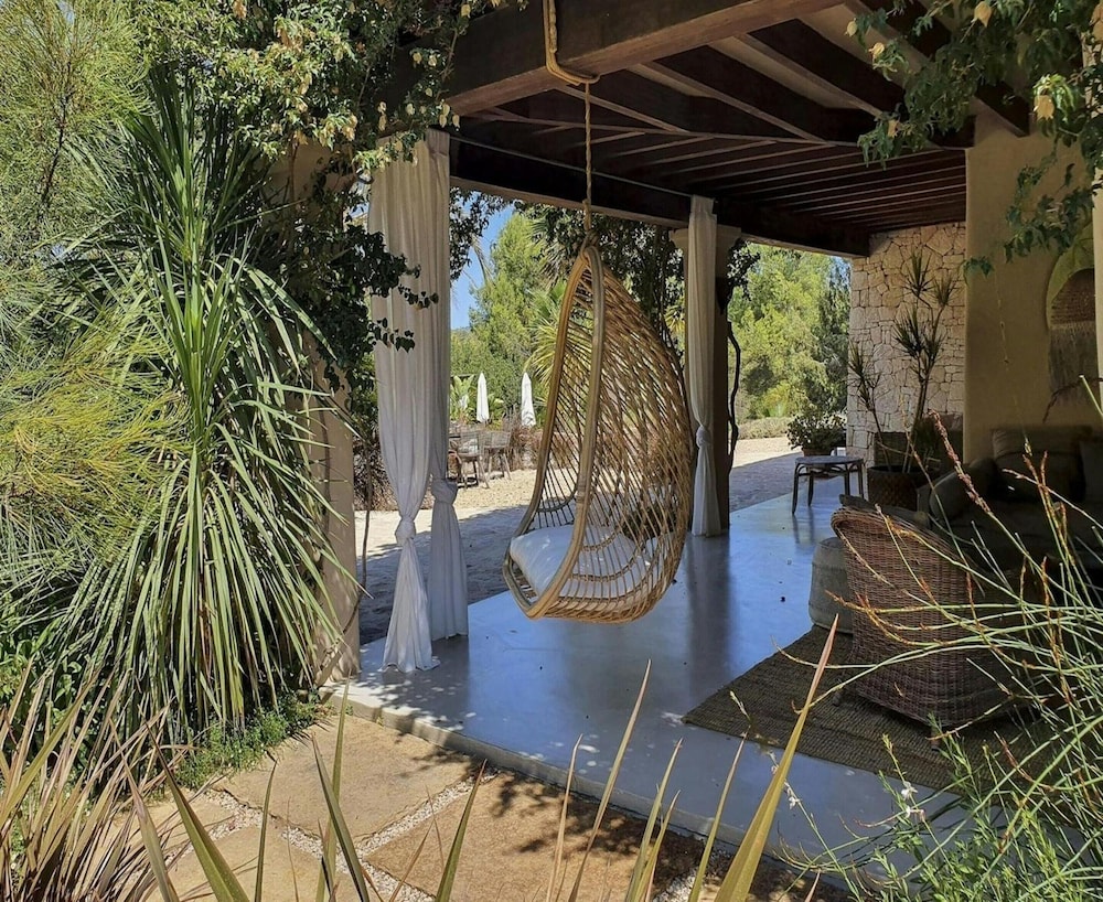 Holiday Home With Wooden-beamed Patio