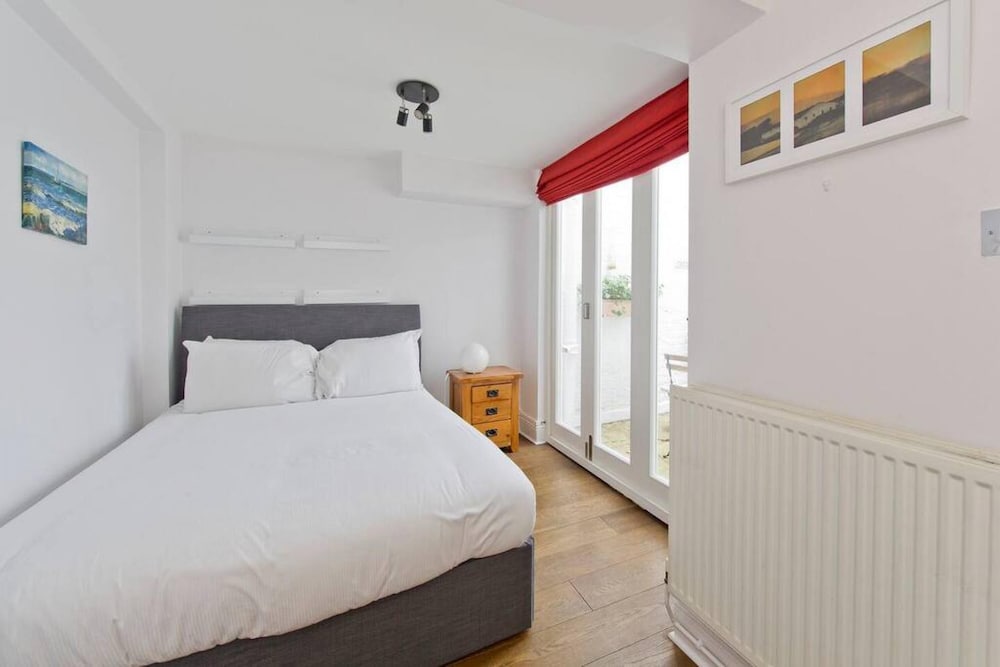 2-bed Apartment Victoria