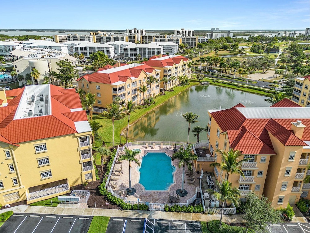 Bella Lago 444 ~ Beautifully Updated Condo Just Across The Street From The Beach! 3 Bedroom Condo by RedAwning