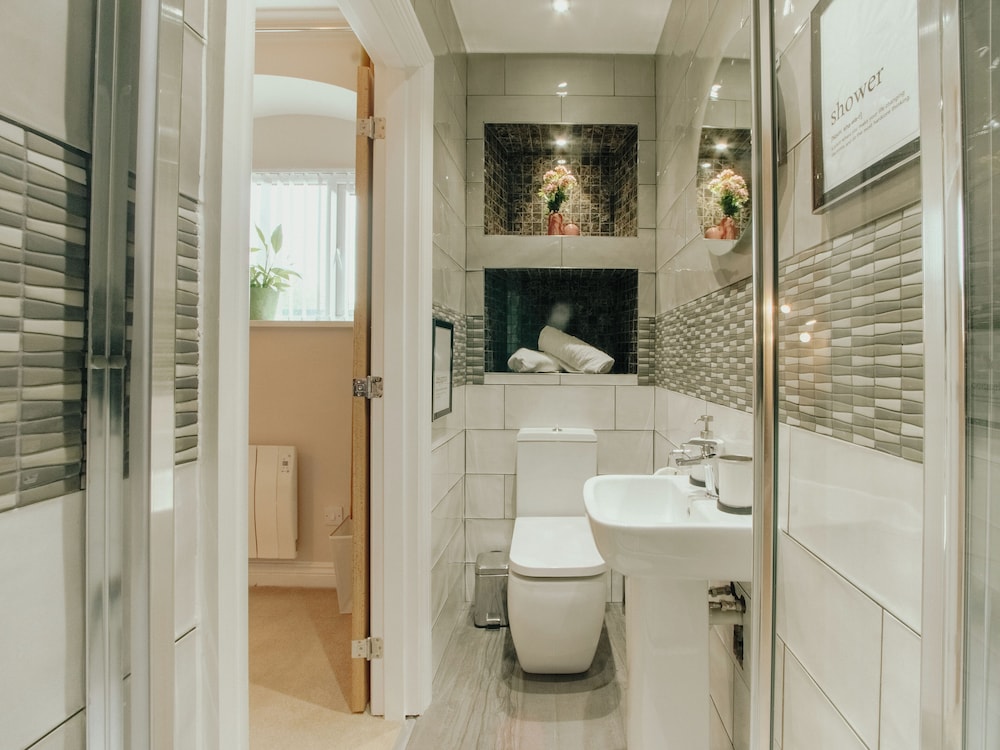 Chic & Cheerful 1bedroom in Historic Building