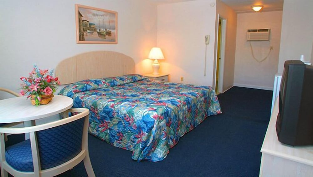 Quarterdeck Motel