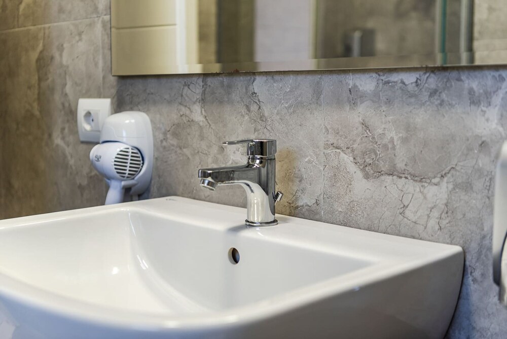 Tranquil Apartment With Pool Access - Manjola