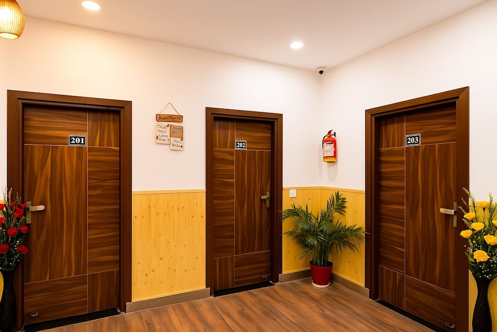 Hotel Shiva Lake - Near Mussoorie Lake