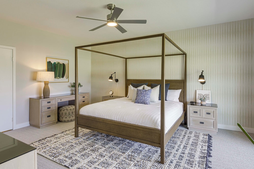 Palm Desert Golf Getaway w/ Views + Resort Perks