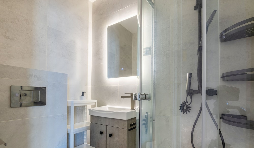 Manzil-Lux 1BR in Marina with views