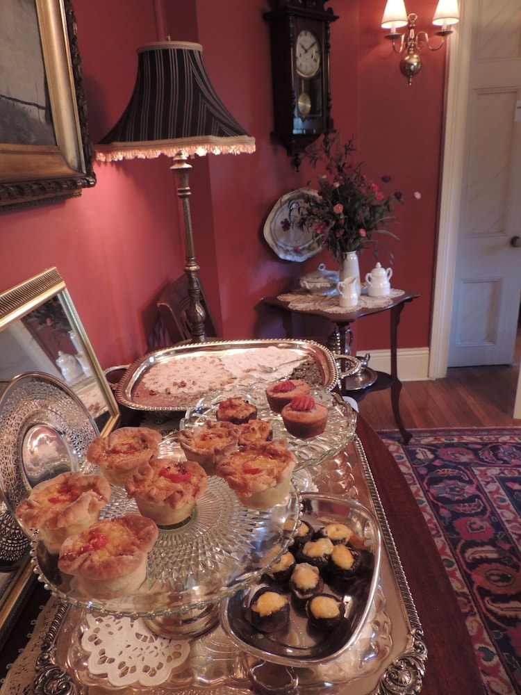 1868 Magnolia House Inn