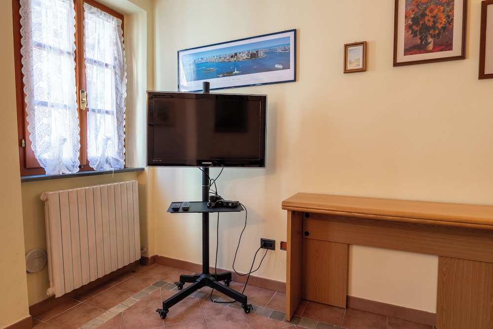 Suite Carla Cozy Apartment in Petrasanta Center
