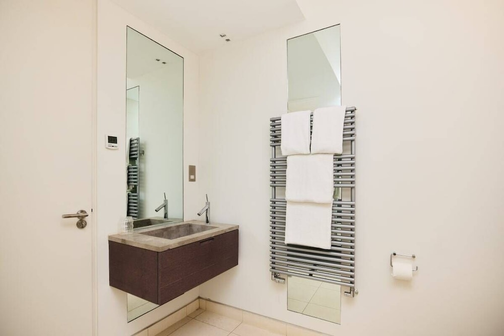 The Hampstead Garden Hideaway - 5bdr Home With Pool and Garden