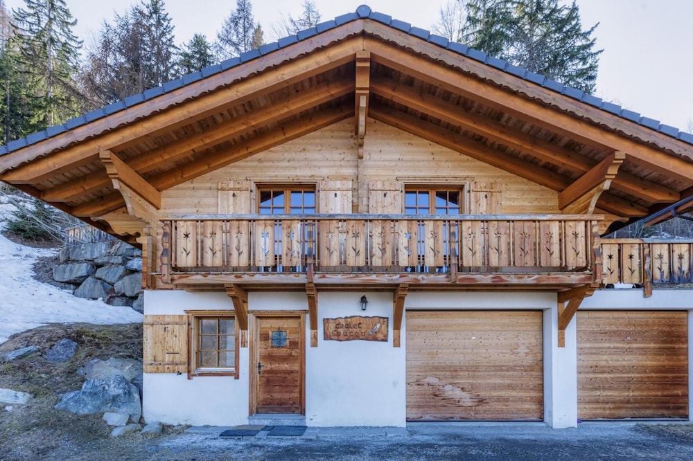 Chalet Coucou - Luxury 10 pax Chalet With Incredible Views Garage