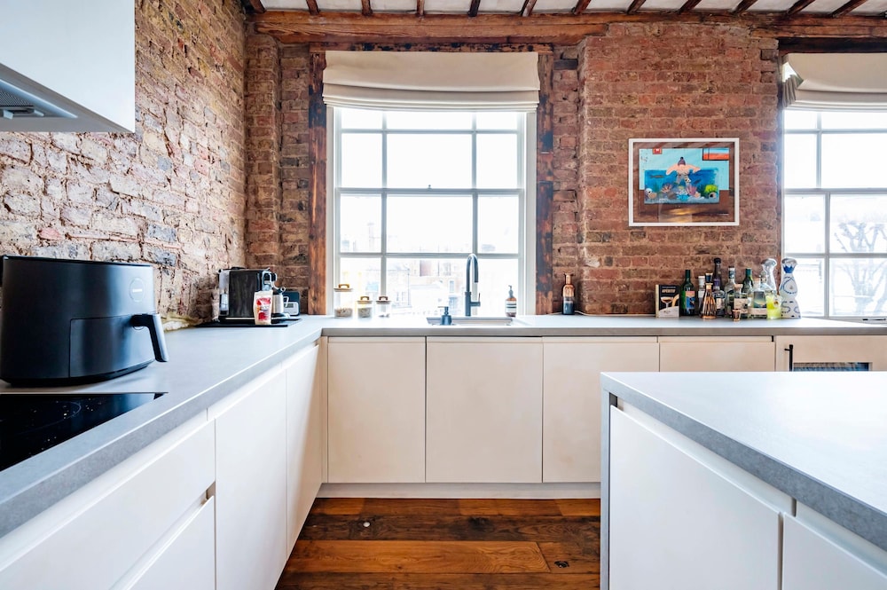 Long Term Stay- Notting Hill by Out of Office Lifestyle